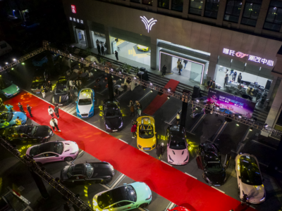 新门店、新营销,首家哪吒GT潮改中心开业