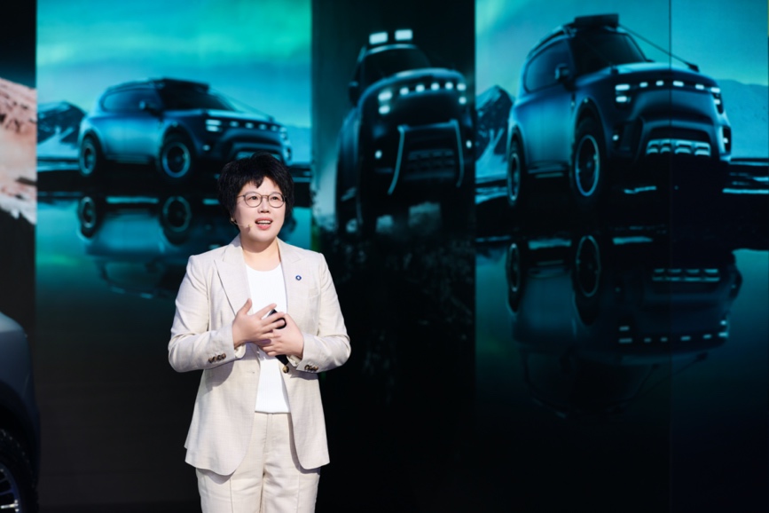 图片包含 汽车, 人, 卡车, 男人
描述已自动生成