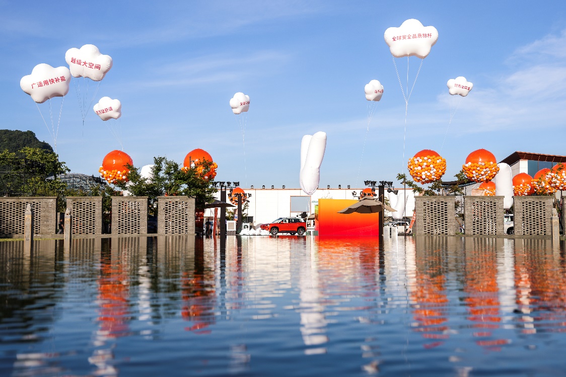 许多小船
低可信度描述已自动生成